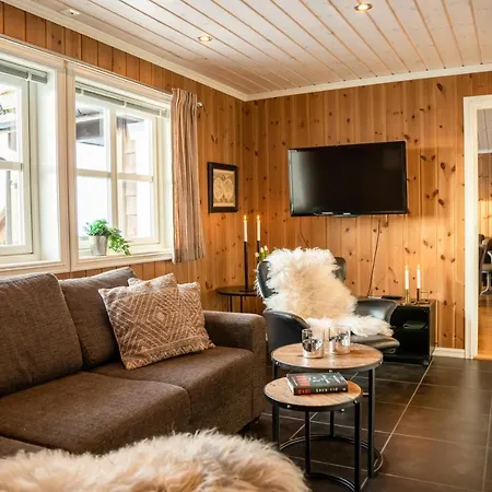 Staeren 32 * Løten